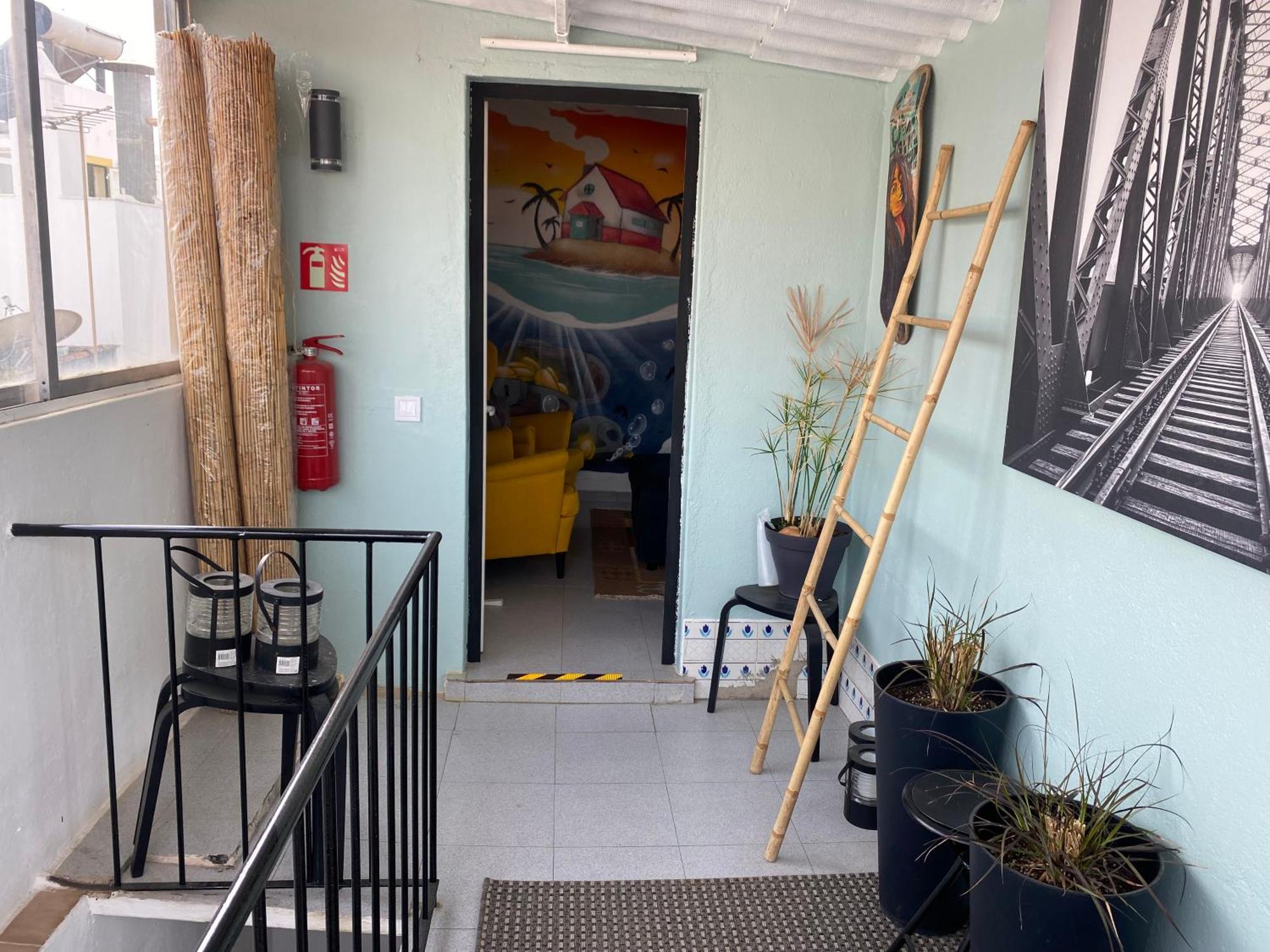 The Island Hostel & Cafe ลากอส ภายนอก รูปภาพ