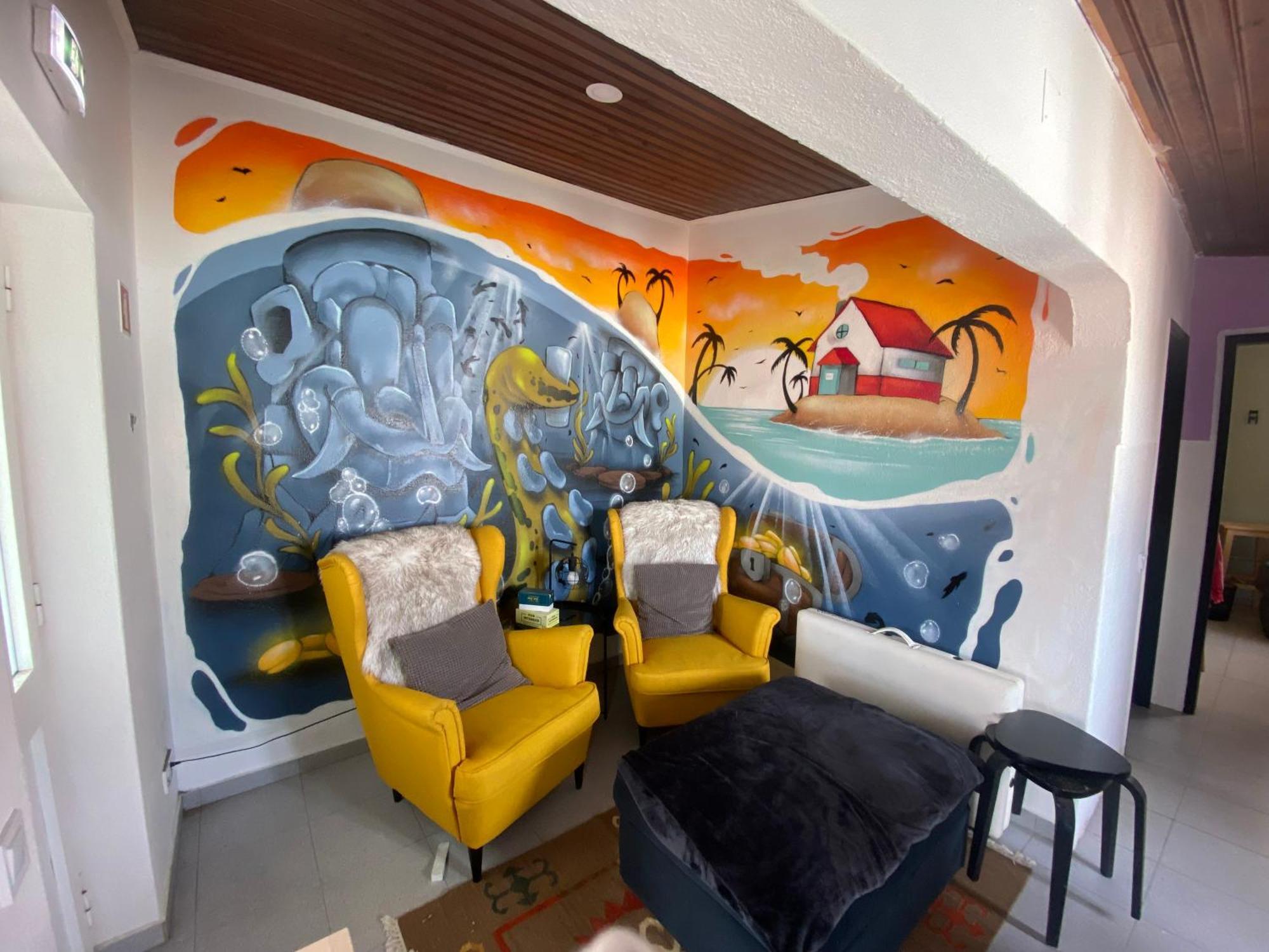 The Island Hostel & Cafe ลากอส ภายนอก รูปภาพ